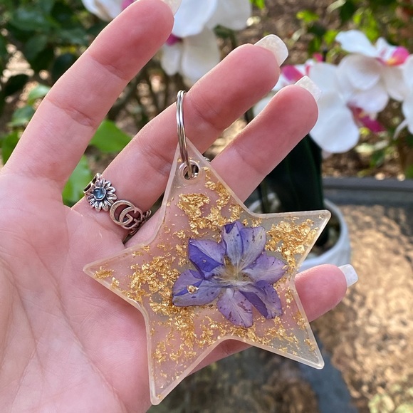 Floral Star Shaped Purple Flower Gold Flake Keychain Resin Art - Picture 11 of 13